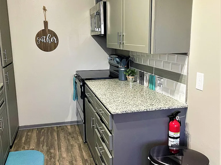 302 Allen St #13 — Photo 10