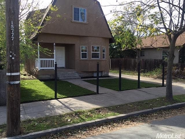 1st image of 622 E Worth St