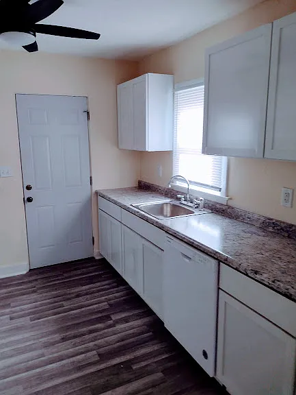 143 S Hallett Ave — Photo 3
