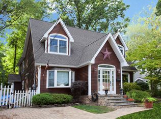 77 Roosevelt St, Cresskill, NJ 07626