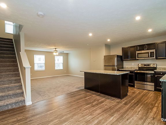 3rd image of 134 Wooded Ridge Dr