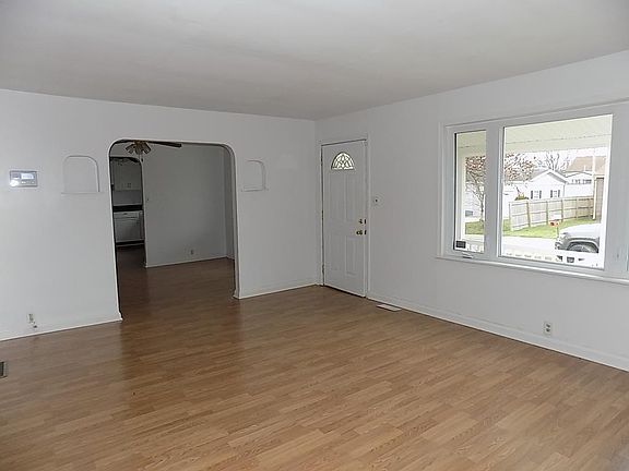 2nd image of 1013 Collingwood Ave