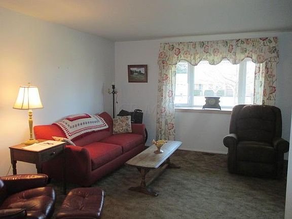 3rd image of 13 Eastmoor Dr