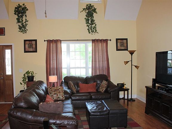 5th image of 308 Wilmington Dr