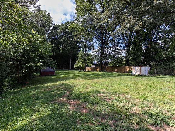 5th image of 1052 Oakmont Cir