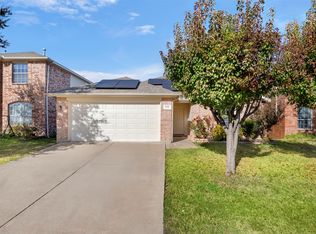 928 Wood Brook Dr, Grand Prairie, TX 75052
