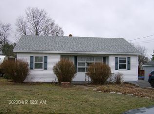31 Beech St, East Millinocket, ME 04430