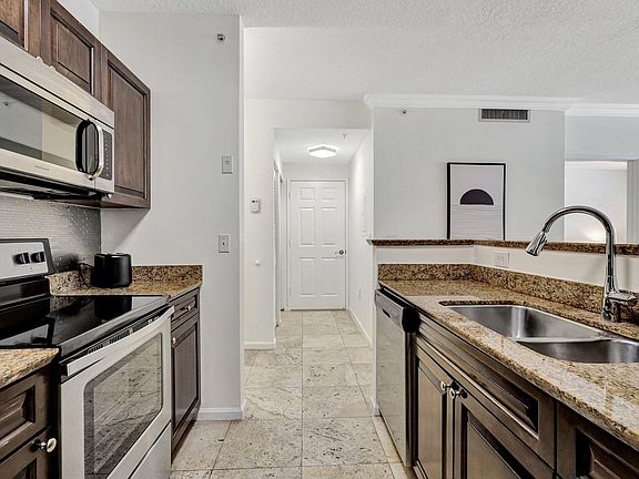 5th image of 580 Sapodilla Ave #105