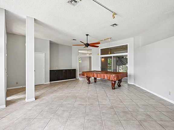 5th image of 160 Royal Pine Circle S
