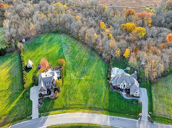 3rd image of 8182 Shadow Creek Ln