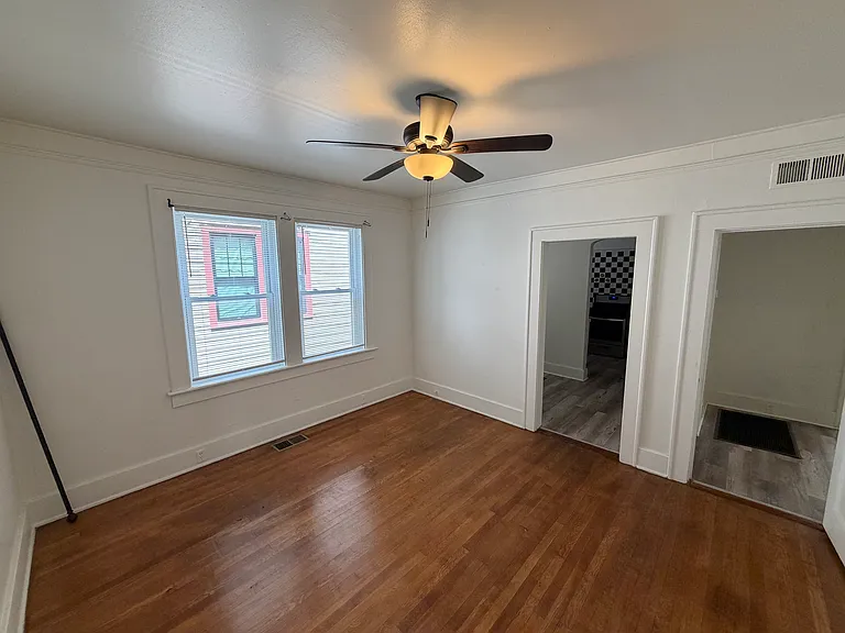 1006 E 40th St #A — Photo 11
