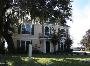 2555 S Shore Dr, Biloxi, MS 39532
