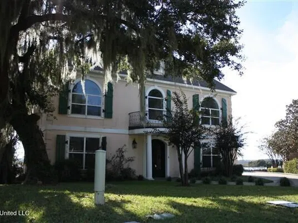 2555 S Shore Dr, Biloxi, MS 39532