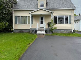 39 Spruce St, Champlain, NY 12919