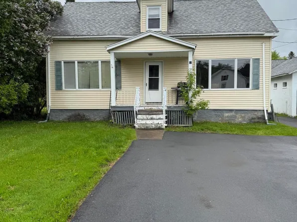 39 Spruce St, Champlain, NY 12919