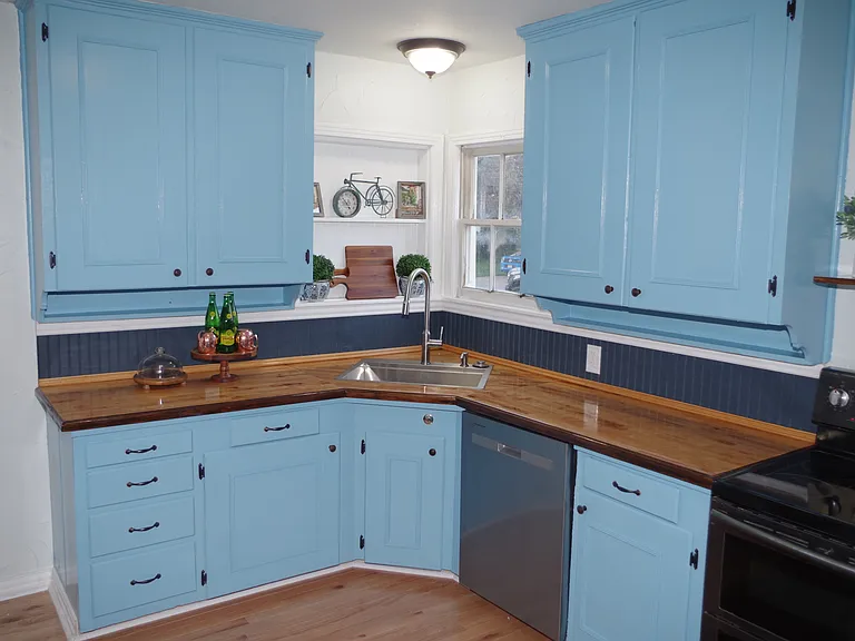 Kitchen cooking area