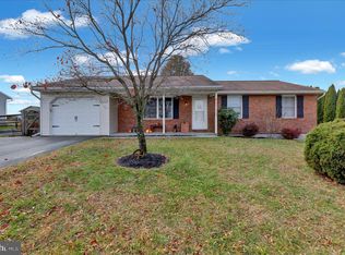 111 Sweetwater Ln, Newmanstown, PA 17073