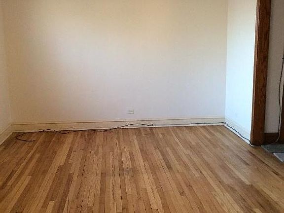 4th image of 906 N Rockwell St #3N