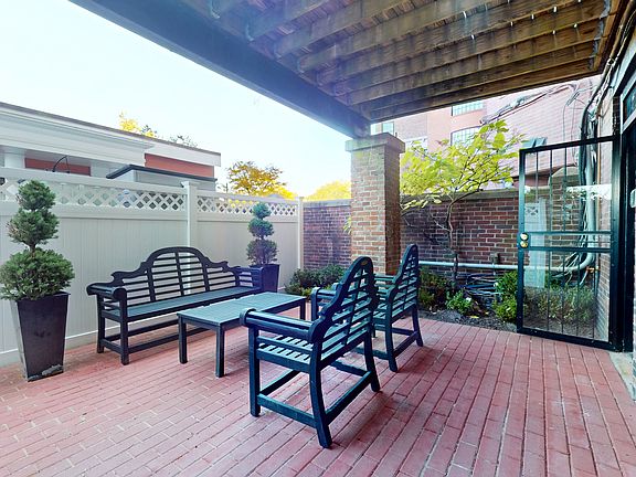 3rd image of 290 Beacon St APT 3