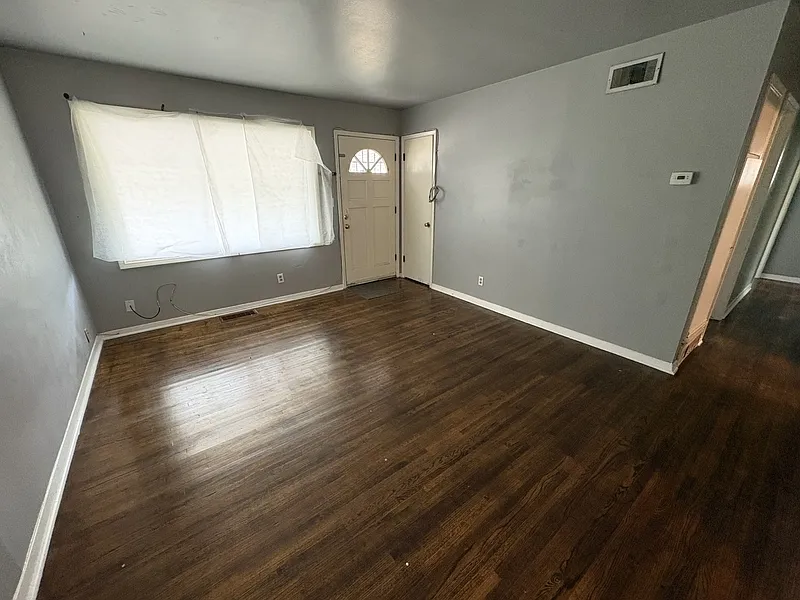 3 bed, 1.0 bath, 864 sqft, $1,200 — Photo 2
