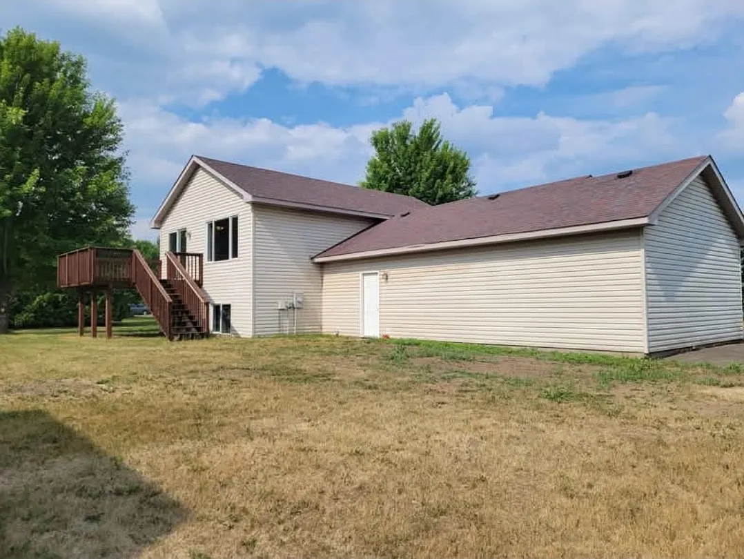 4 bed, 2100 sqft, $2,250 — Photo 2