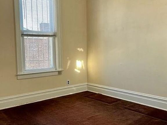3rd image of 3820 Avenue