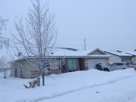 2nd image of 1665 N Foxglove Ln