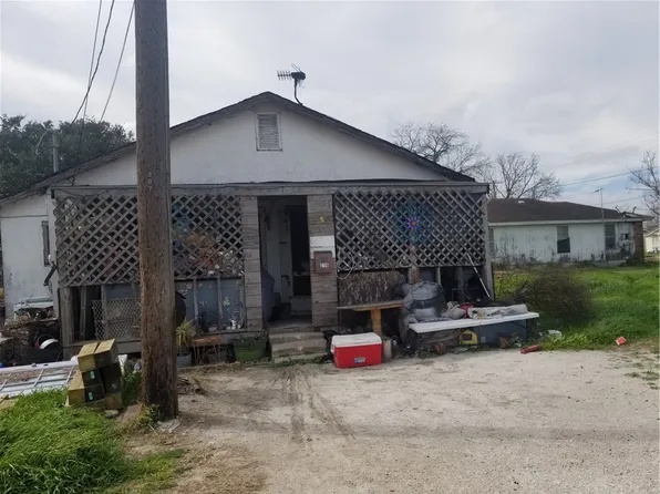 216 N Luque Fulton, Sinton, TX 78387