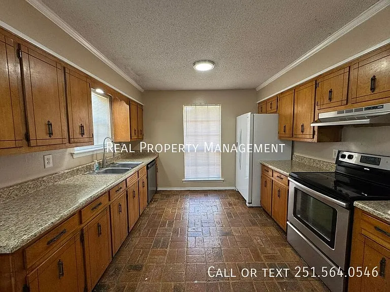 7969 Pine Springs Dr — Photo 3