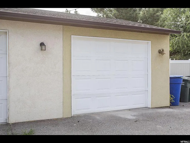 2724 S Richmond St E — Photo 15