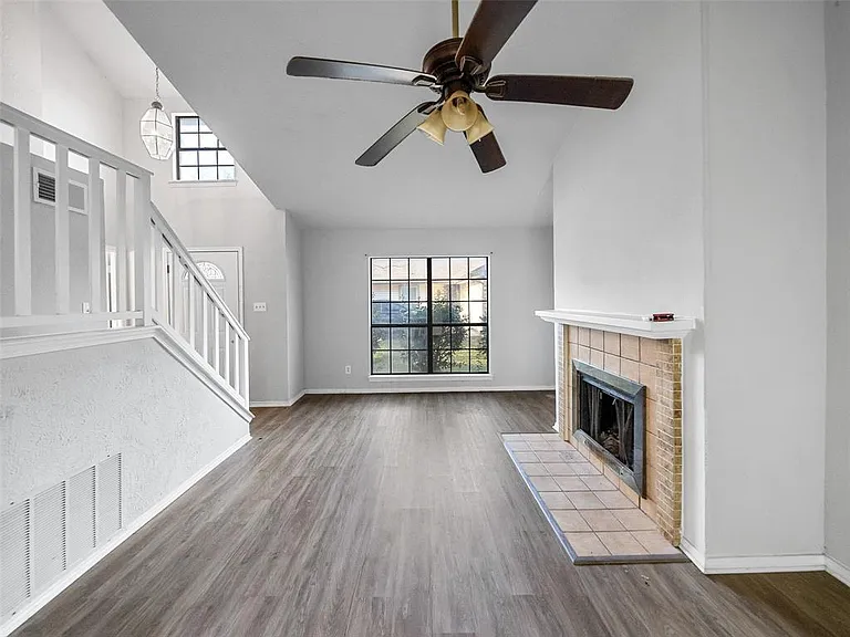 28 Brewster Ct — Photo 6