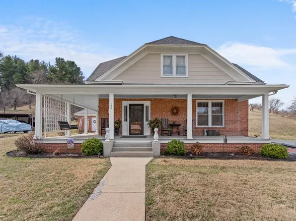 128 Kenbrook Dr, Galax, VA 24333