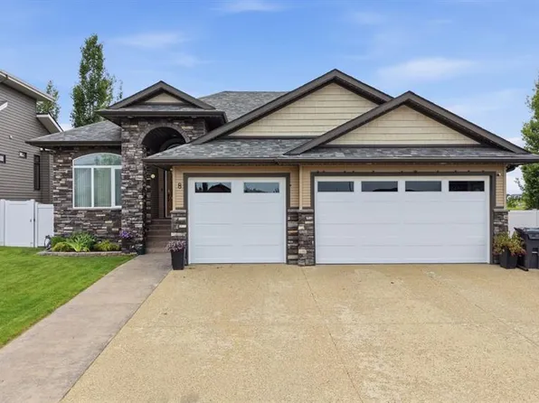 8 E Laurel Close, Sylvan Lake, AB T4S 0B3