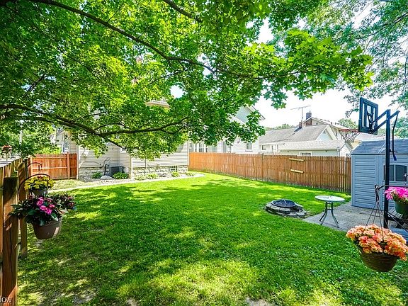 4th image of 1830 Adelaide Blvd