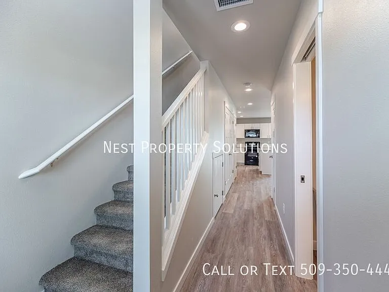 651 Hargraves Ave NE #B — Photo 22