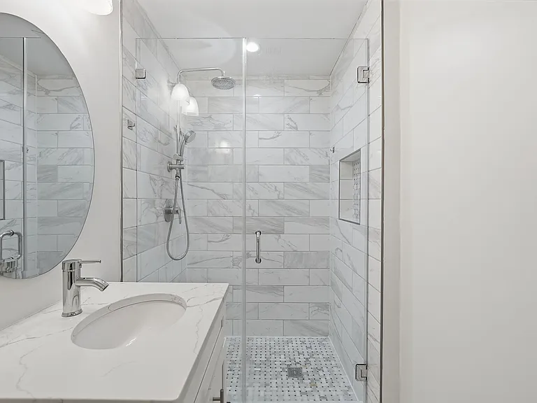 2121 4th St NE #1 — Photo 5