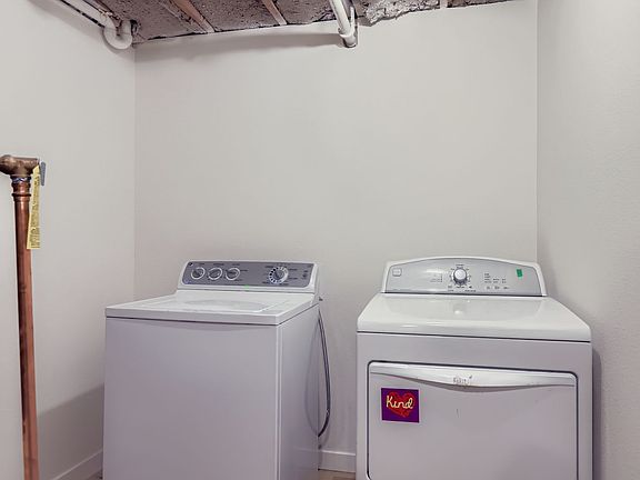 3rd image of 139-141 E Saint Clair Ave #139