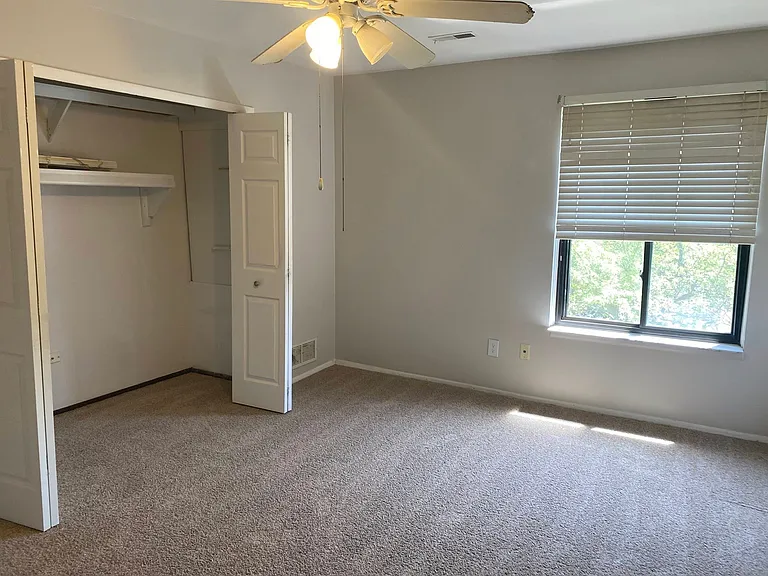 31993 W Twelve Mile Rd #311 — Photo 9