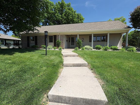 2nd image of 2 Stone Ridge Dr