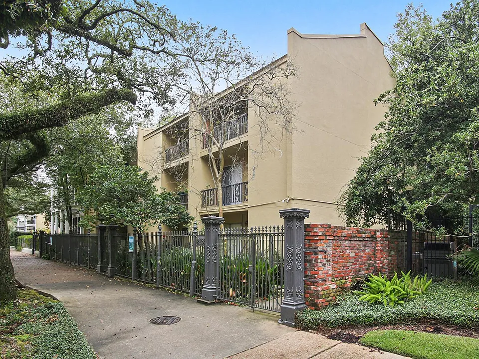 2255 Saint Charles Ave #1