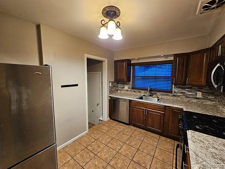 1501 N Silvery Ln — Photo 15