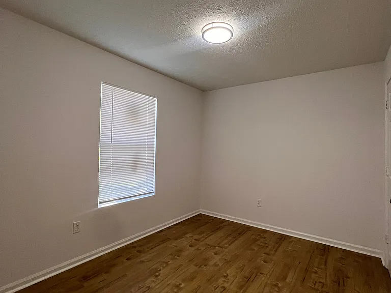 1723 W Kentucky St — Photo 23