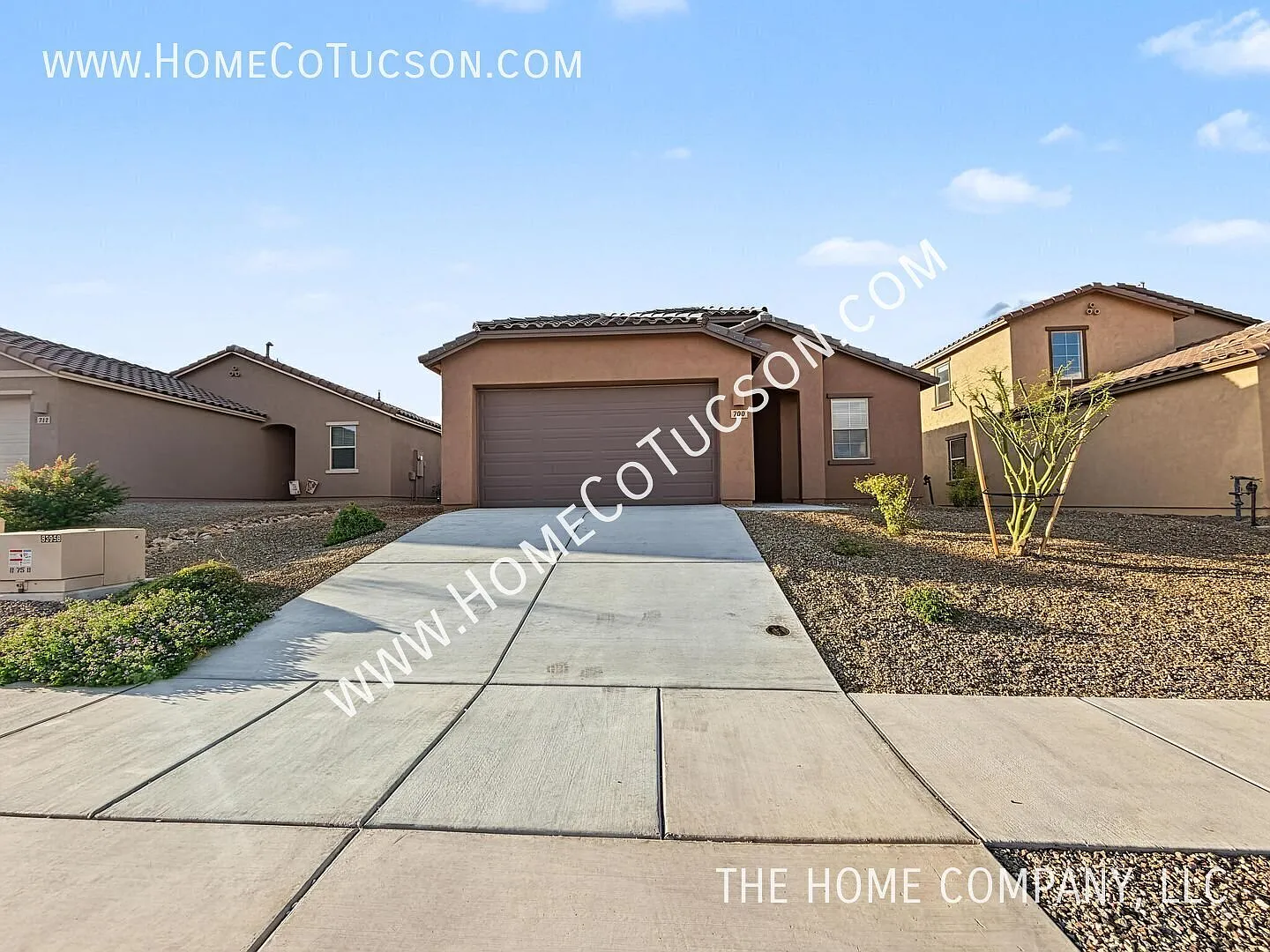 Desert-Modern home with an Easy-Care Backyard| 700 W Calle El Acuario — Photo 1