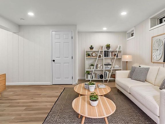 4th image of 8227 Wellington Pl