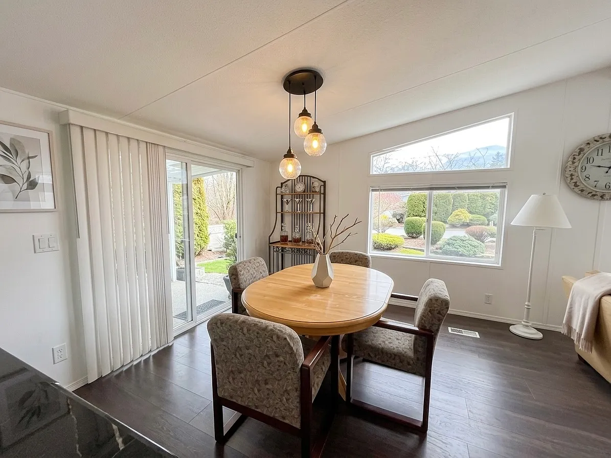 2 bed, 1080 sqft, $2,400 — Photo 2