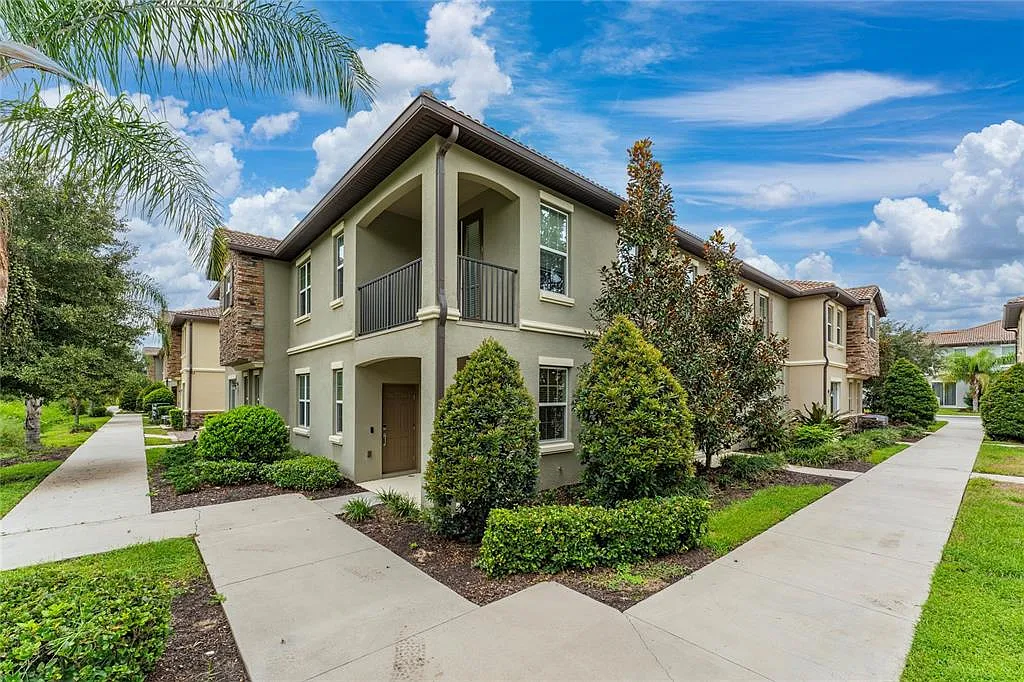 5 bed, 3.0 bath, 2522 sqft, $2,650 — Photo 2