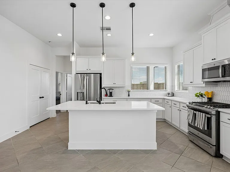 9702 Soto St — Photo 11