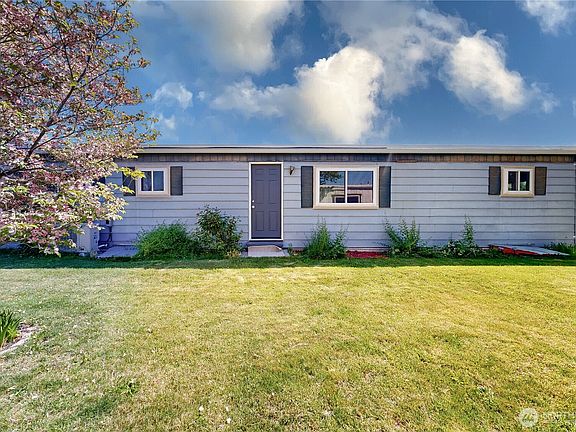 3rd image of 1420 SE Chickadee Lane