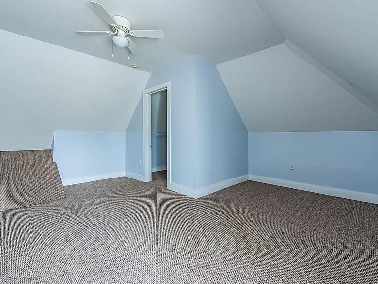 530 Foster St — Photo 13