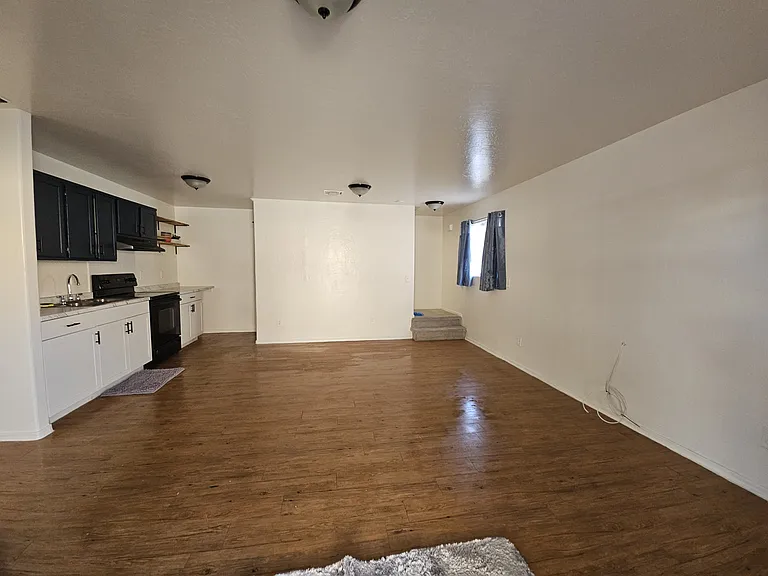 1221 S 11th Ave #2 — Photo 3